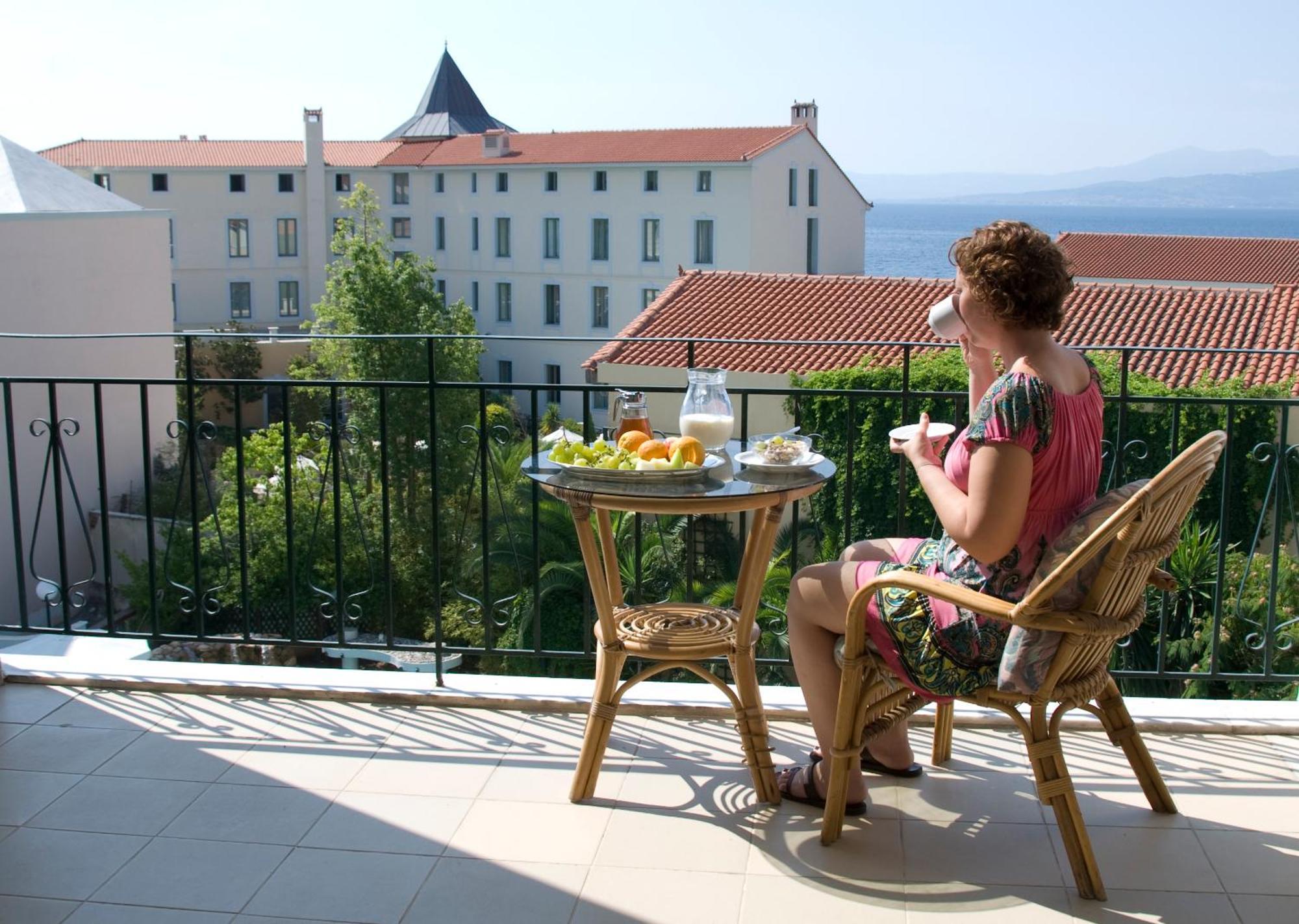 Kentrikon Hotel&Spa Loutra Edipsou  Buitenkant foto