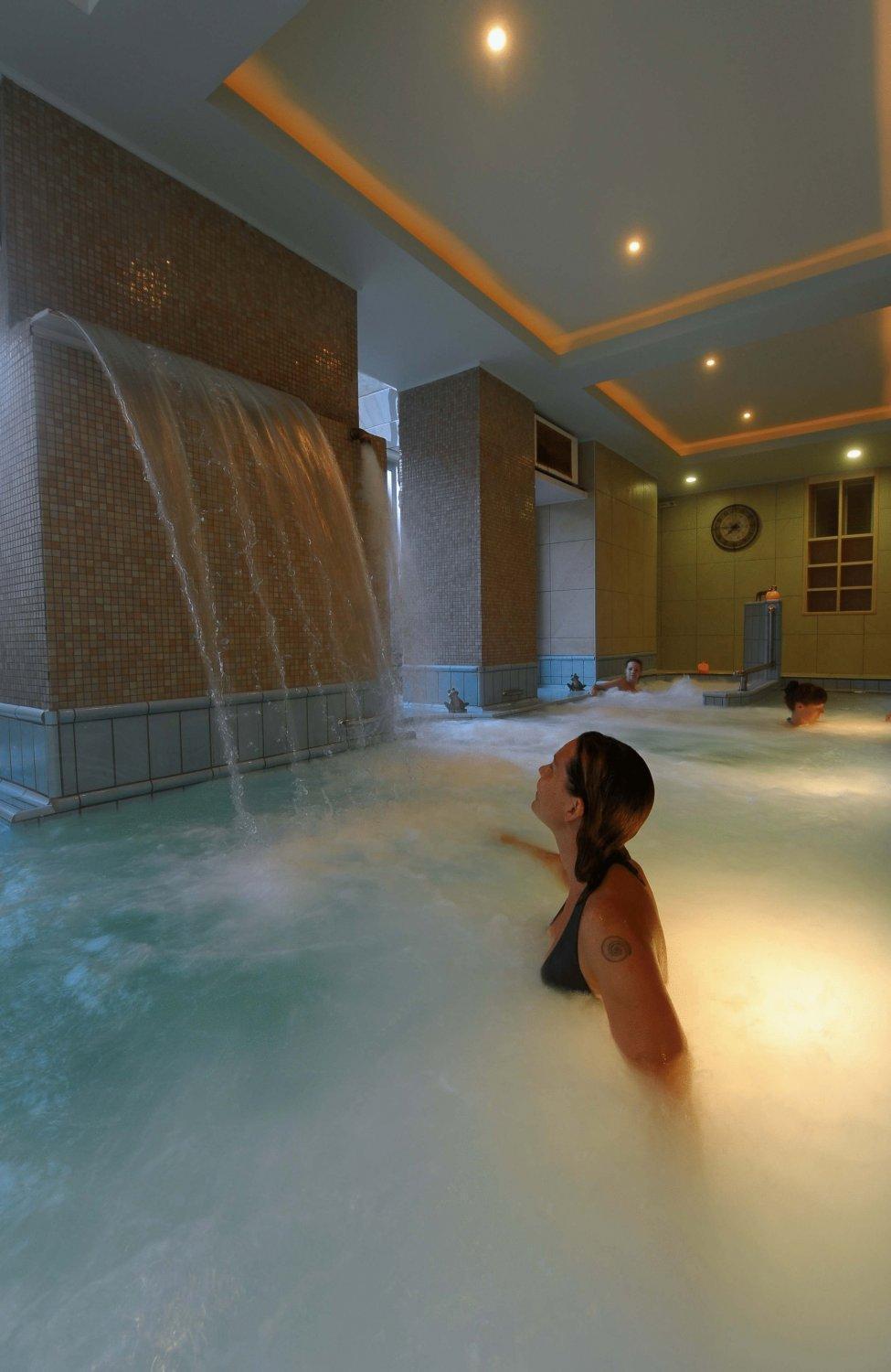 Kentrikon Hotel&Spa Loutra Edipsou  Buitenkant foto